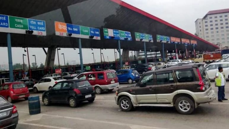 National Highway : हायवेवरचा प्रवास आता विनाथांबा, टोल नाक्यांवर 1 एप्रिलपासून मोठे बदल, वाचा नवे नियम!