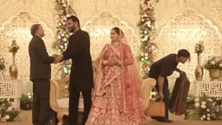 On Camera, Thief Walks Off With Bride's Bag Containing Rs 4 Lakh Cash