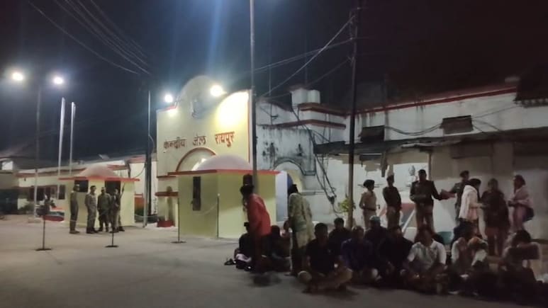 मांगी नौकरी तो मिली जेल, &nbsp;सलाखों के पीछे भेजे गए प्रदर्शन कर रहे हैं 120 डीएड अभ्यर्थी