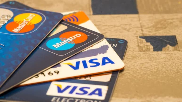 क्रेडिट कार्ड के कर्ज के जाल से कैसे निकलें? बार-बार बढ़ जाता है बिल, तो समझ लें आसान और असरदार रास्ता