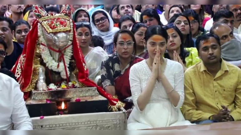 एक्ट्रेस मेधा शंकर पहुंचीं महाकाल के दर, भस्म आरती में लिया बाबा का आशीर्वाद