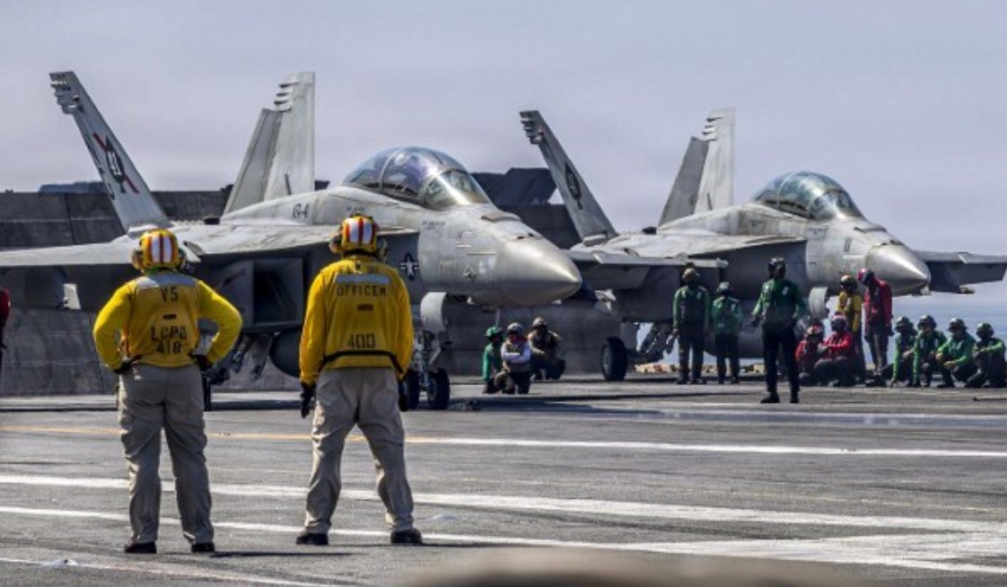 ईरान की सीमा पर खड़ी अमेरिकी सेना हमला क्यों नहीं कर रही? किसका कर रही इंतजार