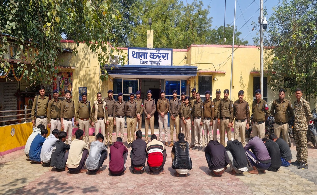 Cyber ​​Fraud: शिवपुरी में साइबर ठग गिरोह का भंडाफोड़; लग्जरी कारें व करोड़ों की संपत्ति बरामद, ऐसे फंसाते थे