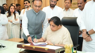 सुनेत्रा पवार ने संभाला डिप्टी CM का पदभार, अजित पवार को याद कर हुईं भावुक, अब सामने ये बड़ी चुनौती