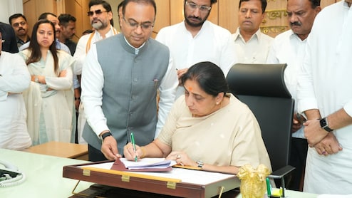 सुनेत्रा पवार ने संभाला डिप्टी CM का पदभार, अजित पवार को याद कर हुईं भावुक, अब सामने ये बड़ी चुनौती