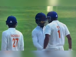 Ranji Trophy Controversy: J&K Captain Paras Dogra Headbutts Karnataka Player After Heated Spat. Video