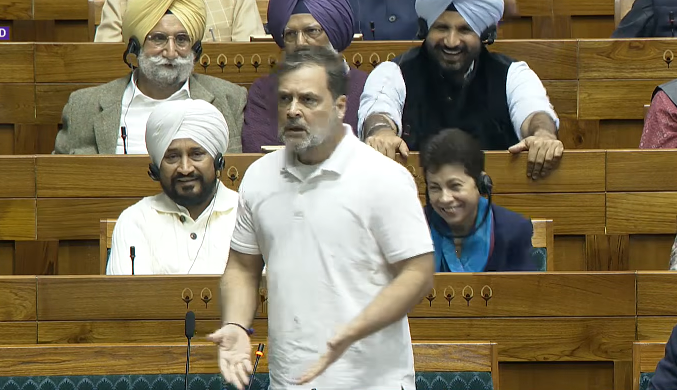 LIVE: नरवणे की 'किताब' पर लोकसभा में बवाल, राहुल ने सरकार को घेरा तो शाह-राजनाथ बोले- किताब तो छपी ही नहीं, अखिलेश बोले- पढ़ना चाहिए