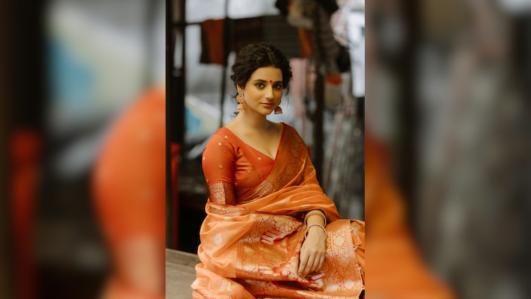 शादी हो या पार्टी, सिल्क साड़ी में ऐसे हों तैयार, टिक जाएंगी सबकी निगाहें