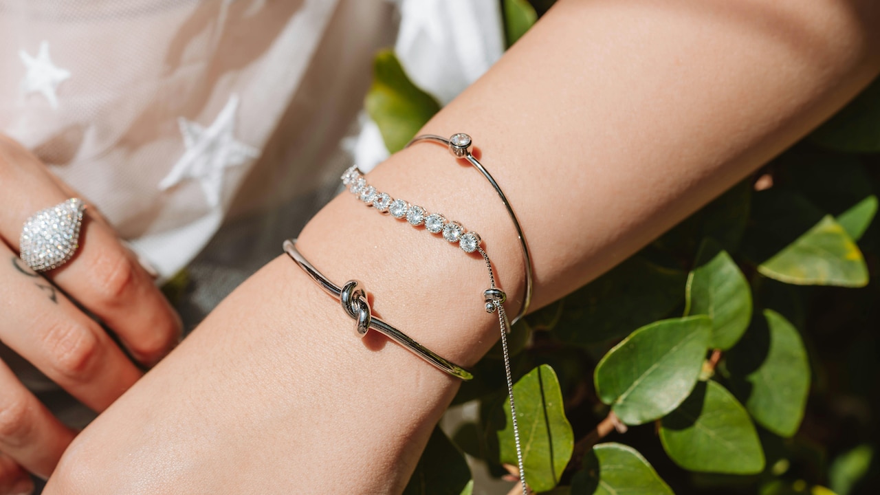 Metal vs Beaded Bracelets for Men: Which One Lasts Longer?