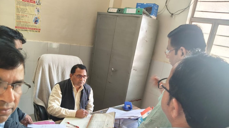 धौलपुर: CMHO ने किया औचक निरीक्षण, बंद मिले 11 आयुष्मान आरोग्य मंदिर; नोटिस जारी