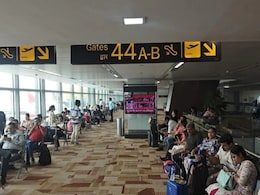 मिडिल ईस्&zwj;ट संकट: दिल्ली एयरपोर्ट पर आज 80 फ्लाइट कैंसिल, सऊदी अरब में फंसे भारतीयों को इंडिगो की गुडन्&zwj;यूज