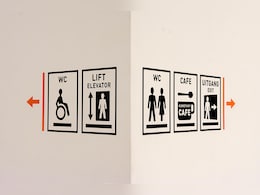 वॉशरूम के गेट पर क्&zwj;यों टंगा होता है WC का बोर्ड, 99% लोग नहीं जानते वजह