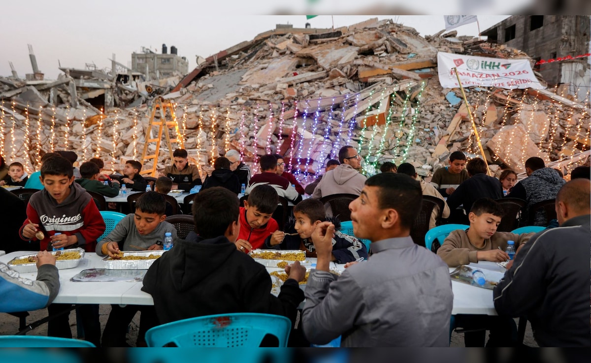 खंडहरों में रोजा, सड़क पर इफ्तारी... जंग रुकने के बाद गाजा में आया पहला रमजान- PHOTOS