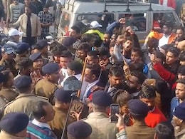 कोटद्वार में दुकान के नाम पर नहीं थम रहा बवाल, देहरादून से आए बजरंग दल कार्यकर्ताओं ने किया प्रदर्शन