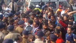 कोटद्वार में दुकान के नाम पर नहीं थम रहा बवाल, देहरादून से आए बजरंग दल कार्यकर्ताओं ने किया प्रदर्शन