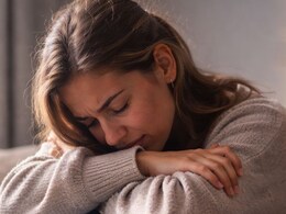 दुख भी देता है सबक, दुखी होने के नुकसान, फायदे, कारण और उससे निकलने के आसान तरीके