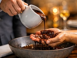 Restaurant Pours Chocolate On Diners' Hands For Rs 26,000! Viral Video Shows Unusual Fine-Dining Ritual