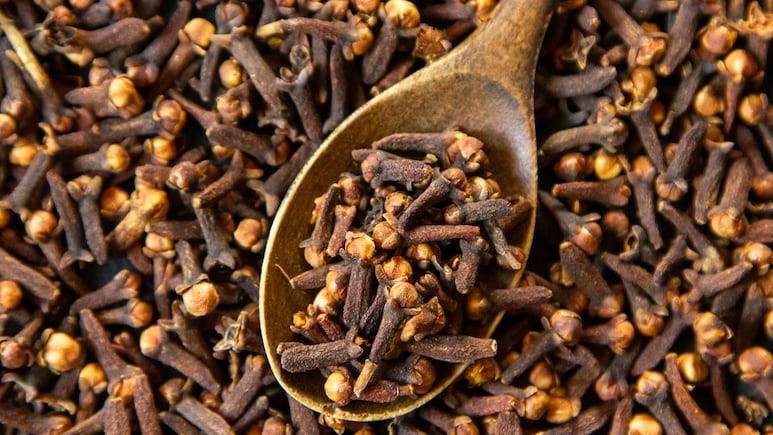 Can Eating Clove Or Laung After Lunch Make Your Oral Health Better?