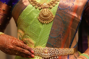 Saree Belt के ट्रेंडी डिजाइंस, सबकी निगाहें आप पर ठहर जाएंगी...