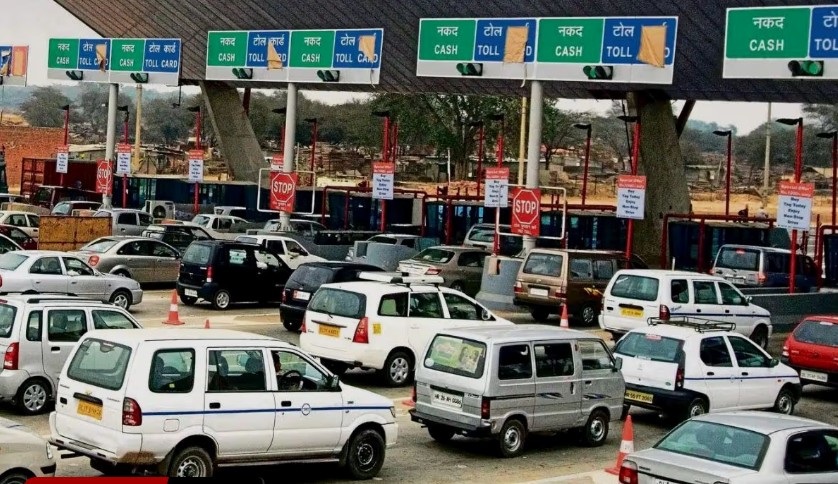 नेशनल हाइवे के टोल प्लाजा पर 1 अप्रैल से बंद हो सकता है कैश में भुगतान, UPI और FASTag का होगा इस्तेमाल