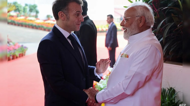 Watch: French President Macron&rsquo;s Late-Night Visit To Mumbai&rsquo;s CST Station Goes Viral
