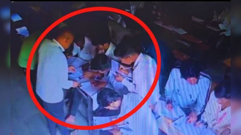 Chhatrapati Sambhajinagar News : 'उपरवाला सब देख रहा है'; बारावीच्या पेपरदरम्यान प्रशासनाचं सर्जिकल स्ट्राईक&nbsp;