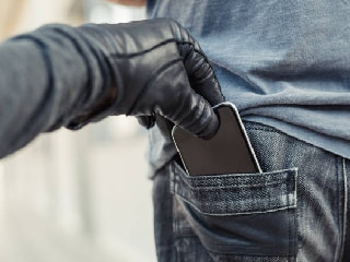 मोबाइल चोरी होने पर तुरंत लें ये 5 एक्शन! नहीं होगा नुकसान