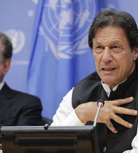 Sunil Gavaskar And Kapil Dev Among 21 Ex-Captains Appealing For Imran Khans Treatment