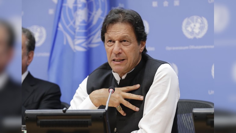 इमरान खान के समर्थन में उतरे कपिल और गावस्कर, 14 पूर्व कप्तानों ने पाक सरकार से की ये अपील