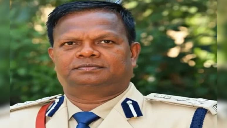 IPS Kamlochan Kashyap: इनके नाम से थर्रा जाते थे नक्सली, रिटायरमेंट के बाद बने OSD, जानिए इस अफसर के बारे में सबकुछ&nbsp;