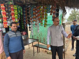 Collector Saket Malviya: अशोकनगर कलेक्टर की शानदार पहल, अचानक गुमटी पर पहुंचे साकेत मालवीय, गुमटियां हटाने के दिए&nbsp;निर्देश