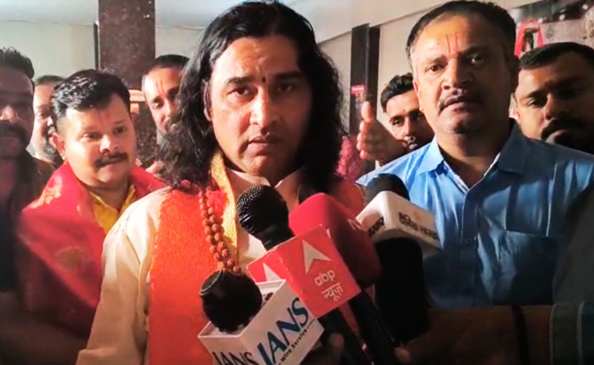 Vande Matram Row: धर्माचार्य देवकीनंदन ठाकुर बोले, 'वंदे मातरम नहीं गाने वालों को संवैधानिक दंड देना चाहिए'