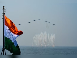 समुद्र में जंगी जहाज, आसमान में गड़गड़ाते फाइटर जेट्स; इंटरनेशनल फ्लीट रिव्यू से भारत ने दिया 'वसुधैव कुटुंबकम' का संदेश