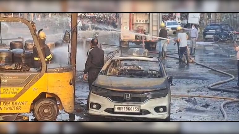 फरीदाबाद के इंडस्ट्रियल एरिया में भीषण आग, केमिकल ड्रम ब्लास्ट में दो की मौत