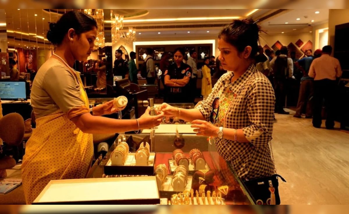 Gold-Silver: 11% की तेजी के साथ भागा सोना-चांदी ETF, निवेशक देखते रह गए, अब पैसा लगाएं? क्या बोले एक्सपर्ट