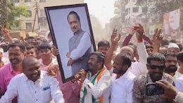 पुण्यात अजितदादांच्या राष्ट्रवादीने गड राखला, कार्यकर्ते फोटोला डोकं लावून ढसाढसा रडले..म्हणाले, "हीच खरी.."