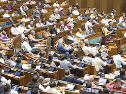 Budget 2026: बीजेपी ने बताया गेम-चेंजर, अखिलेश और कांग्रेस बोली- निराशाजनक