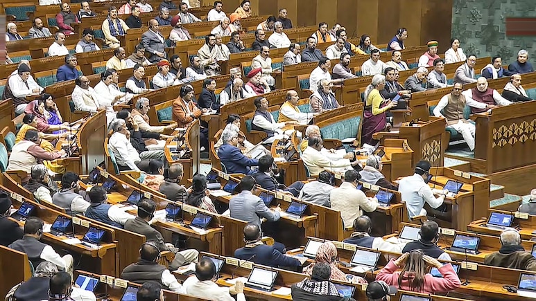 Budget 2026: बीजेपी ने बताया गेम-चेंजर, अखिलेश और कांग्रेस बोली- निराशाजनक