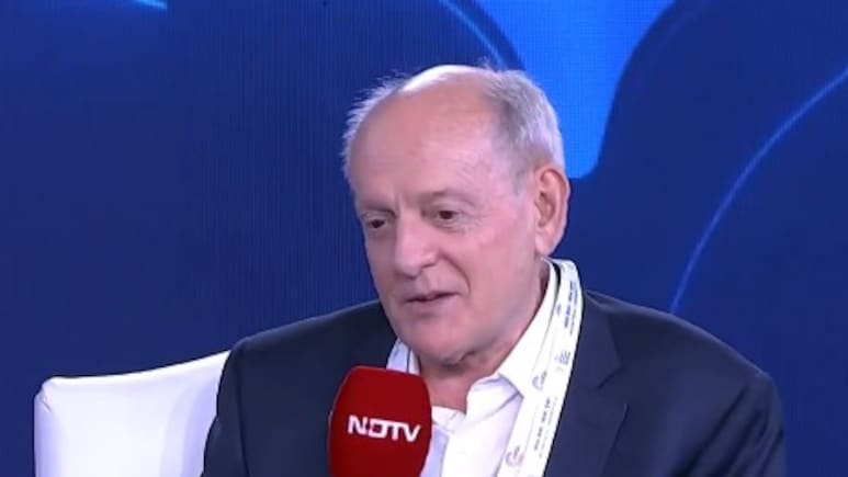 AI खुद सोचने लगीं तो क्या होगा? स्टुअर्ट रसेल ने बताया इंसानियत के लिए कैसे है यह खतरा