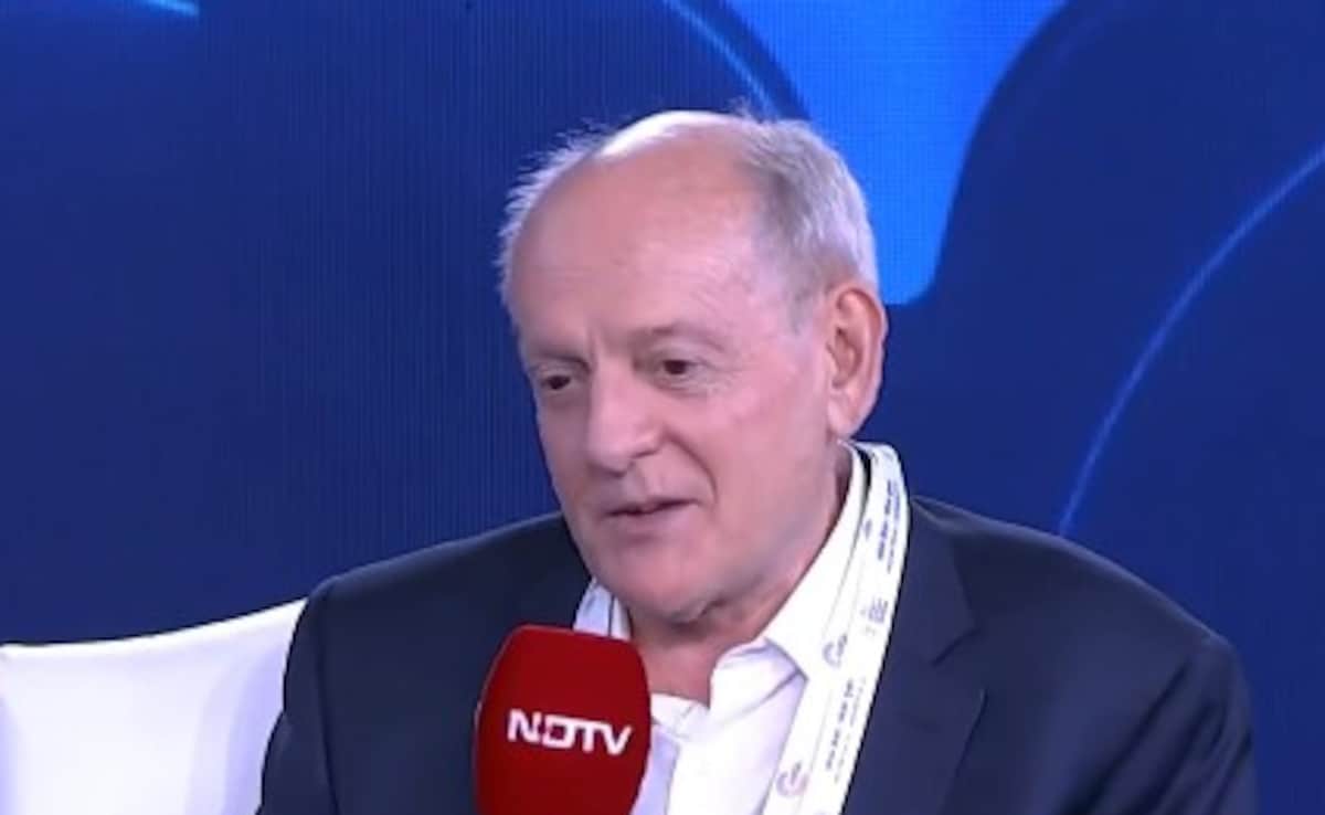 AI खुद सोचने लगीं तो क्या होगा? स्टुअर्ट रसेल ने बताया इंसानियत के लिए कैसे है यह खतरा AI खुद सोचने लगीं तो क्या होगा? स्टुअर्ट रसेल ने बताया इंसानियत के लिए कैसे है यह खतरा