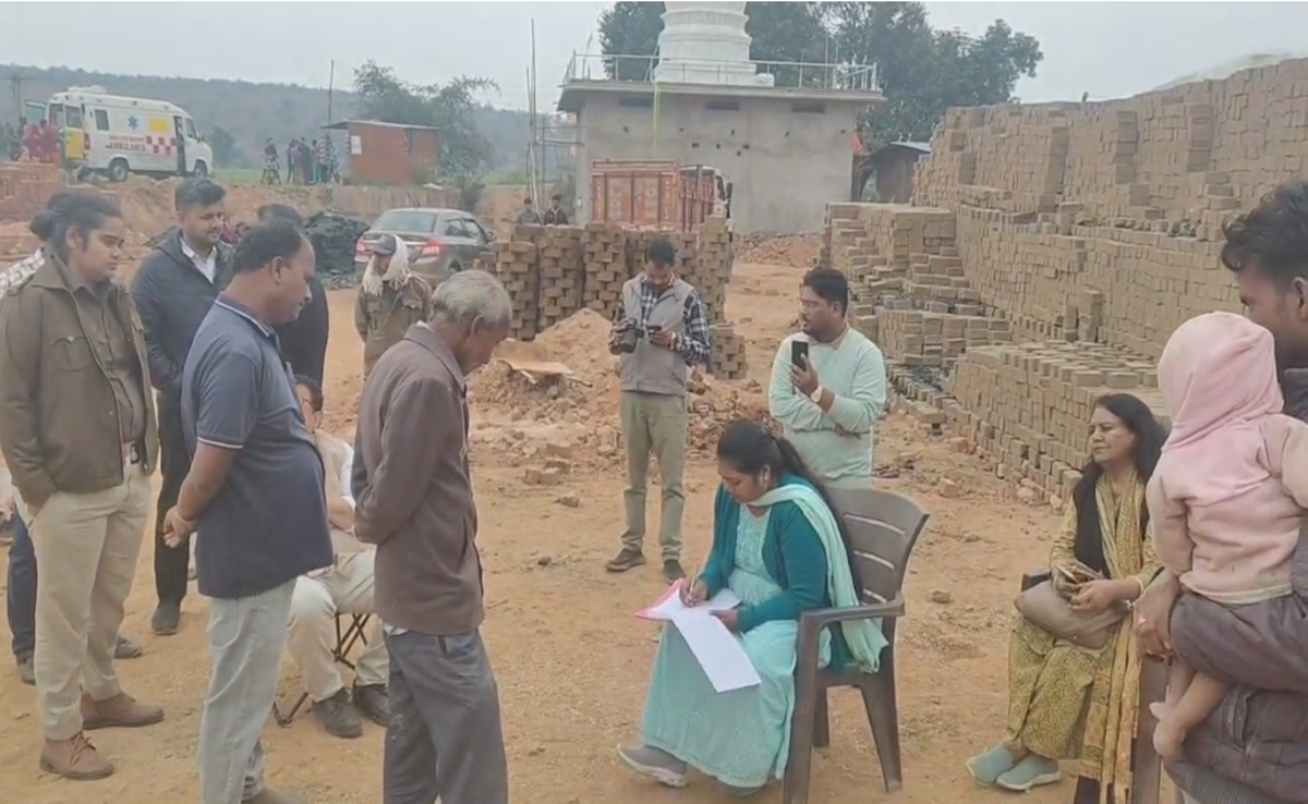 Bonded Labor: अवैध ईंट भट्टे से तीन परिवार बंधुआ मजदूरी से मुक्त; रायसेन कलेक्टर तक पहुंची थी शिकायत, अब एक्शन