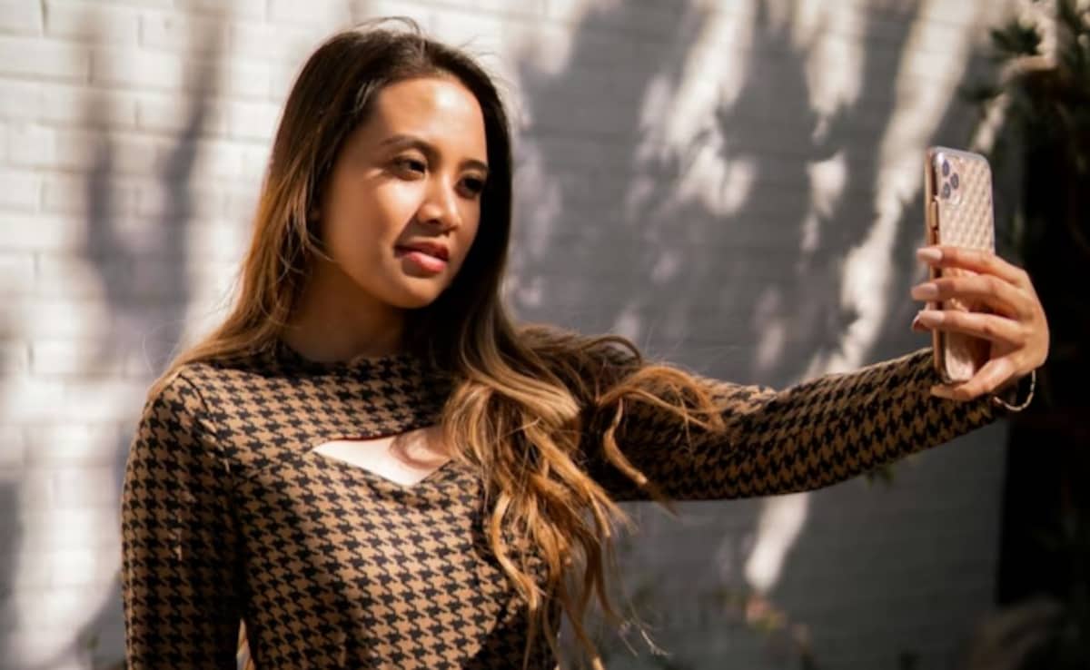 आपकी एक फोटो खोल सकती है आपके घर का राज! क्या आप भी कर रहे हैं यह बड़ी गलती?