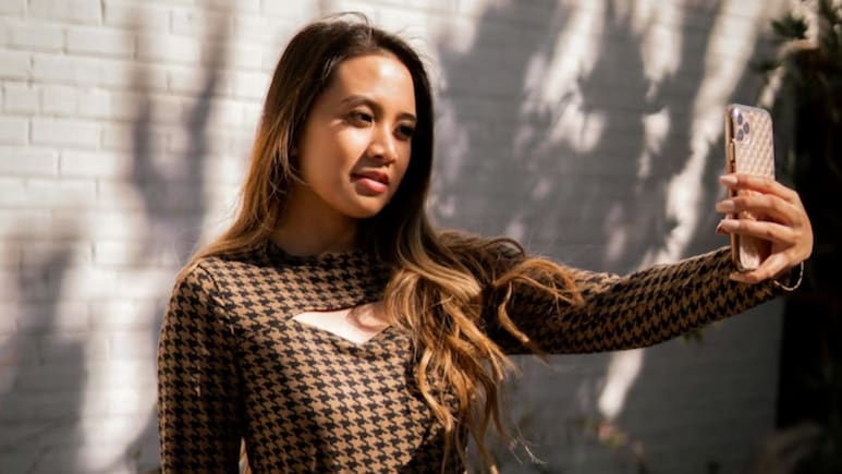 आपकी एक फोटो खोल सकती है आपके घर का राज! क्या आप भी कर रहे हैं यह बड़ी गलती?