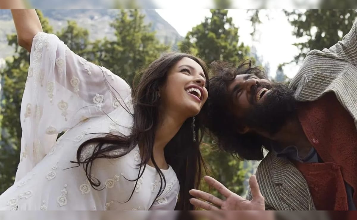 A still from Laila Majnu.