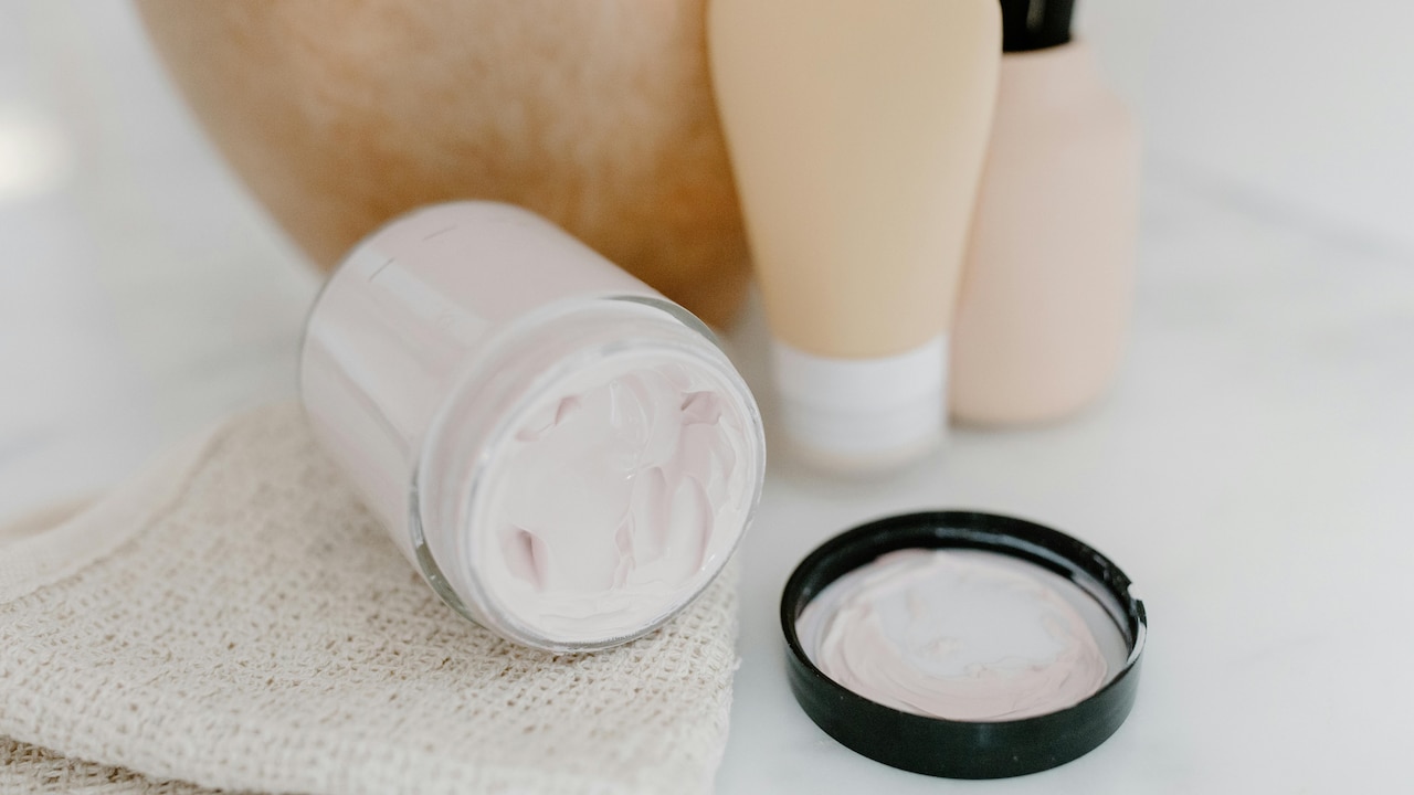 5 Vitamin C Moisturisers That Hydrate, Brighten, and Fit Seamlessly Into Your Daily Routine Under ₹ 500