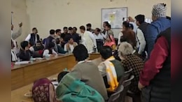 भिंड नगर पालिका में जमकर हंगामा, विधायक और नपा अध्यक्ष के ससुर में झड़प; VIDEO करवाया डिलीट
