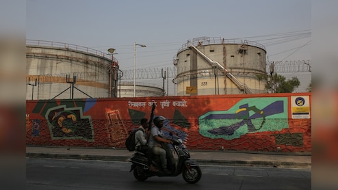 कच्चे तेल में लगी आग, 80 डॉलर के पार पहुंचा भाव, भारत के तेल बास्&zwj;केट पर बढ़ी टेंशन