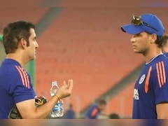 T20 World Cup 2026; IND vs SA: अभिषेक शर्मा को गुरु गंभीर ने उंगलियों पर समझाई रणनीति, द.अफ्रीका के खिलाफ Super-8 मैच से पहले वीडियो वायरल