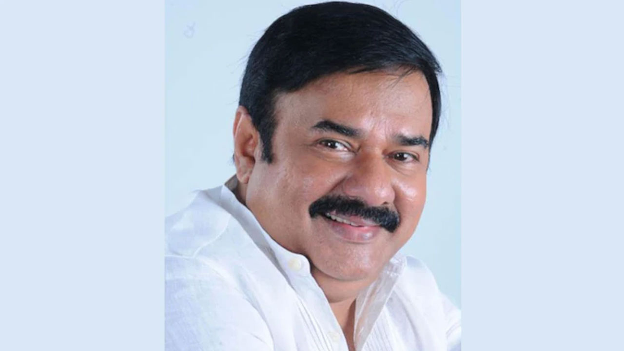 Malayalam Actor Maniyanpilla Raju Involved In Hit-And-Run, 2 Injured