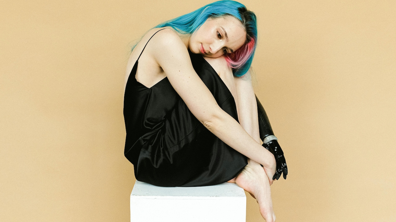 How To Colour Your Hair At Home Without Making It Dry Or Frizzy